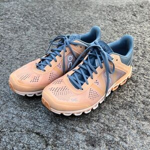 On Cloud Cloudflow Running Shoes lightly used